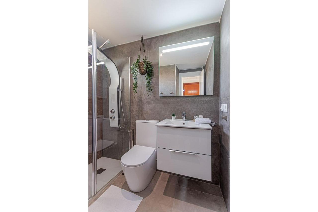 Beachfront With Spectacular Views And Swimming Pool Benalmádena Eksteriør billede