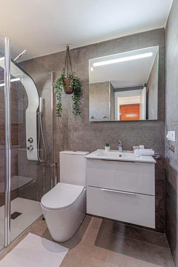 Beachfront With Spectacular Views And Swimming Pool Benalmádena Eksteriør billede